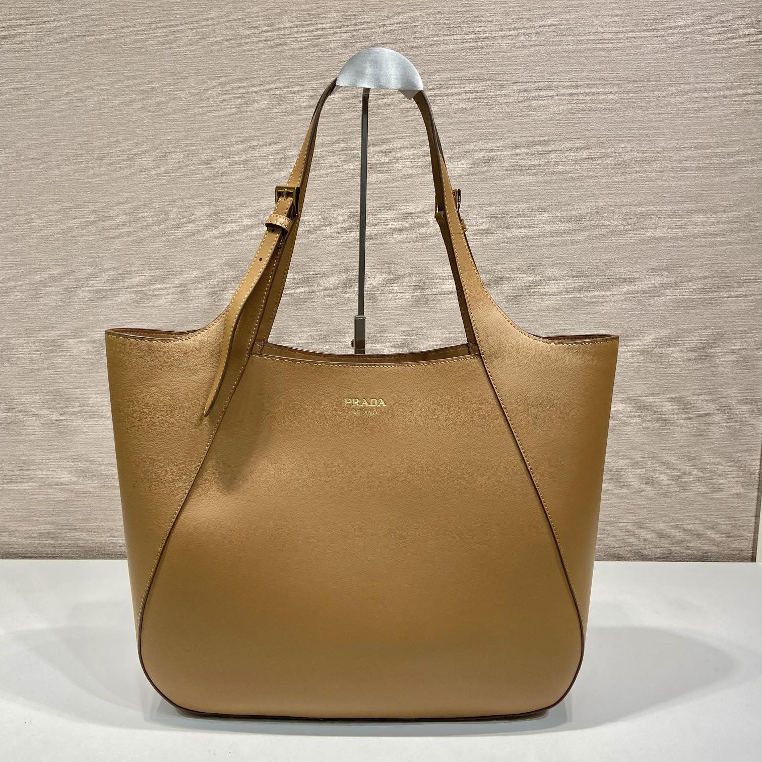 Pra*a shopping bags